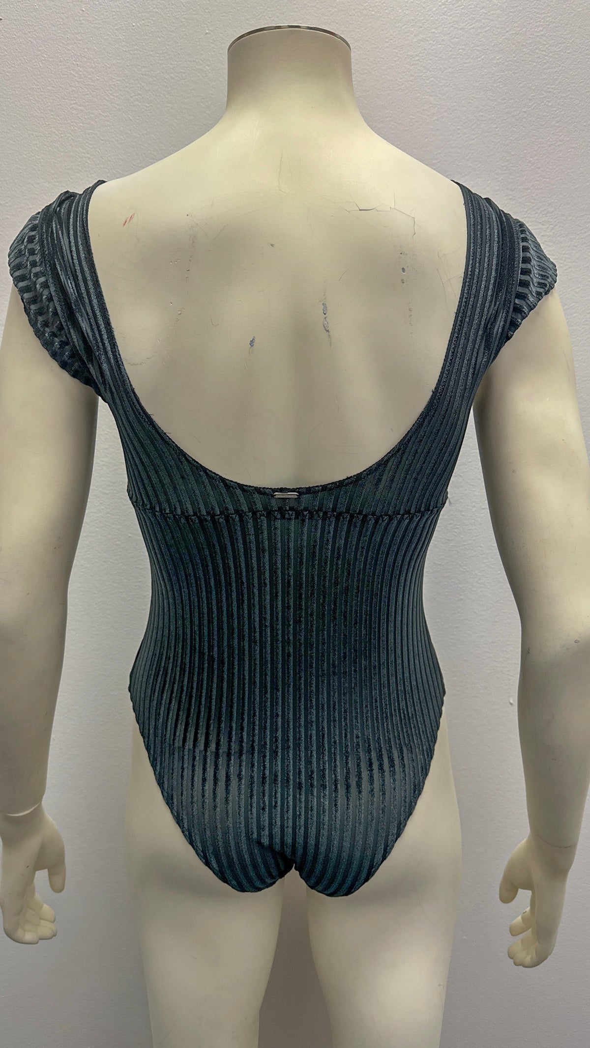 HOLLISTER Gilly Hicks Ribbed Velour V-Neck Cheeky Bodysuit Medium